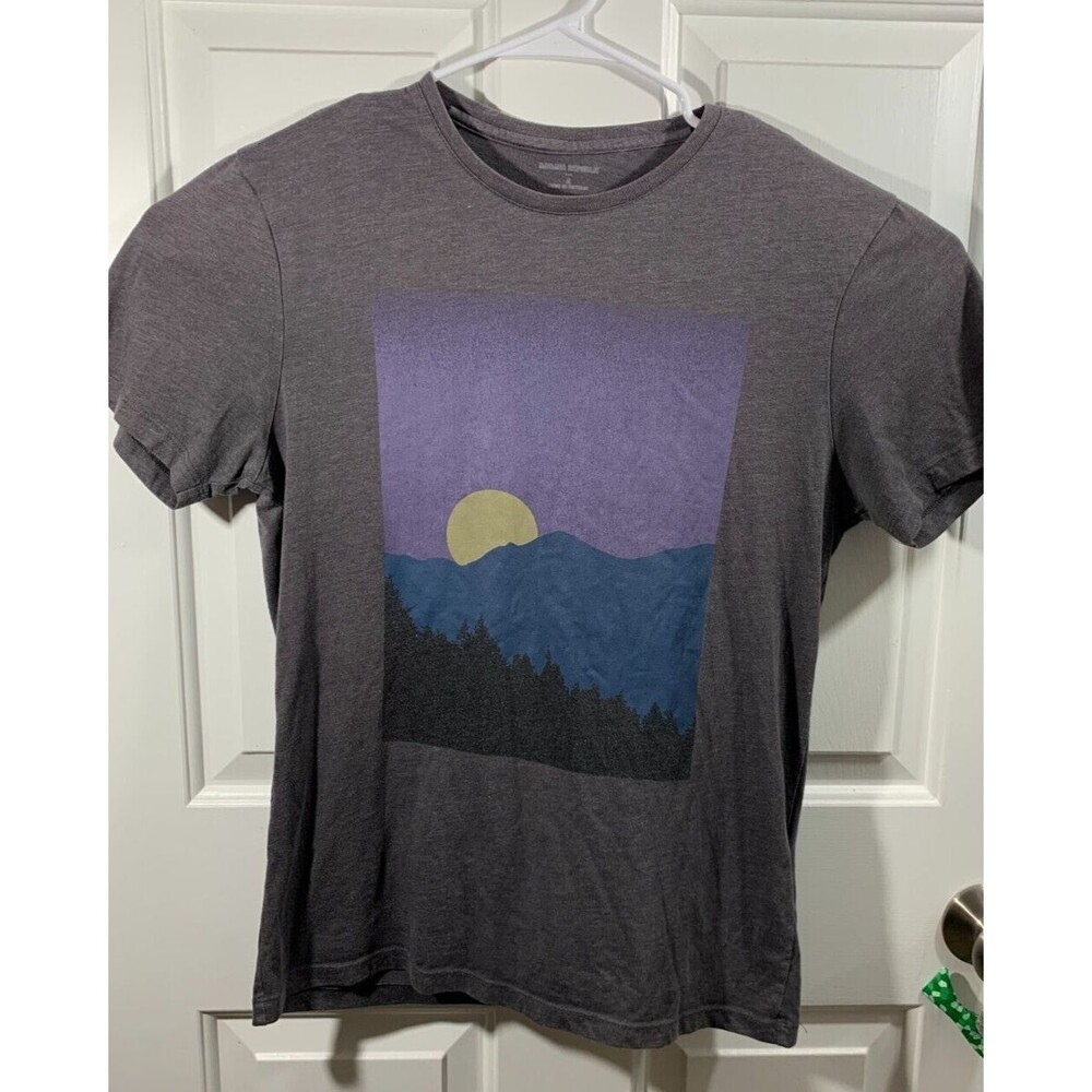 Banana Republic Small (S) Graphic Purple Sky Shirt Moon and Mountains Landscape